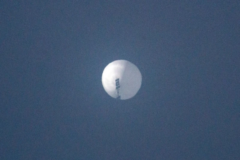 Một khinh khí cầu của Trung Quốc trên bầu trời Billings, Montana, Mỹ ngày 2-2-2023. - Ảnh AFP / Chase Doak
