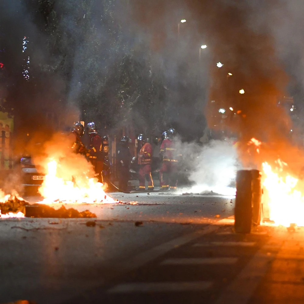 Kỳ quặc: Cảnh sát làm thổi bùng bạo loạn ở Pháp được ủng hộ hàng triệu Euro