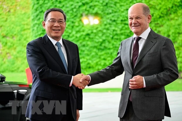 Thủ tướng Đức Olaf Scholz (phải) tại lễ đón Thủ tướng Trung Quốc Lý Cường ở Berlin ngày 19/6/2023. (Ảnh: AFP/TTXVN) 
