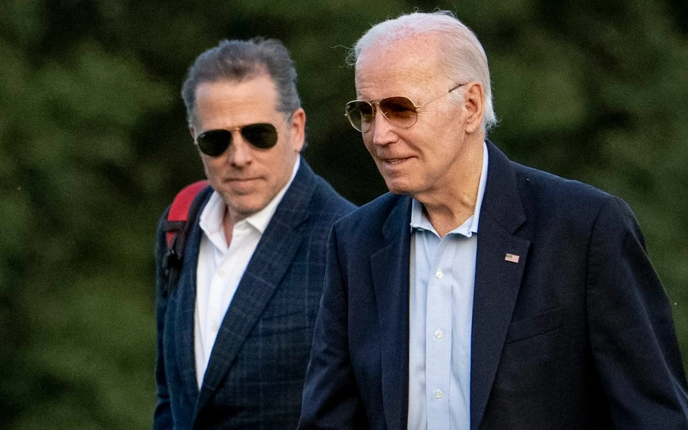 Ông Joe Biden và con trai Hunter Biden.