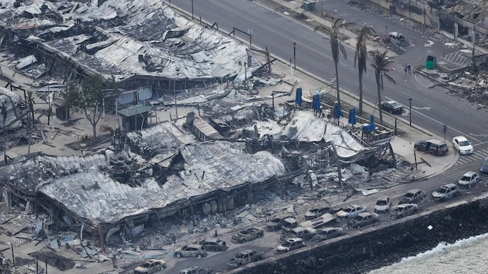Một vùng đất hoang tàn với những ngôi nhà bị đốt cháy và các cộng đồng bị phá hủy bị bỏ lại ở Hawaii, sau một đám cháy dai dẳng, một trong những vụ chết chóc nhất ở Hoa Kỳ trong những năm gần đây. (Ảnh AP/Rick Bowmer)
