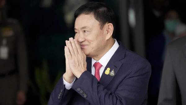 Ông Thaksin phải nhập viện sau 1 ngày ở trong tù