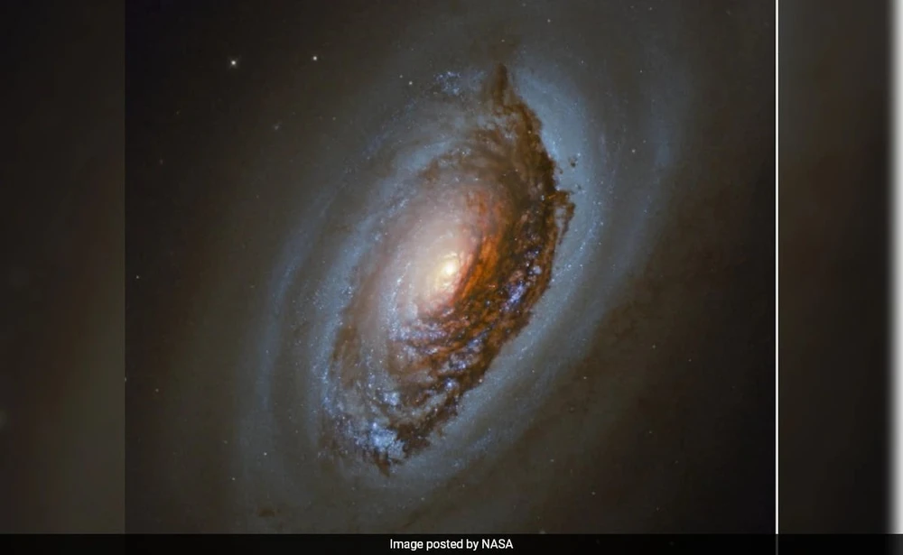NASA tung hình ảnh kinh ngạc về "Thiên hà Mắt quỷ”