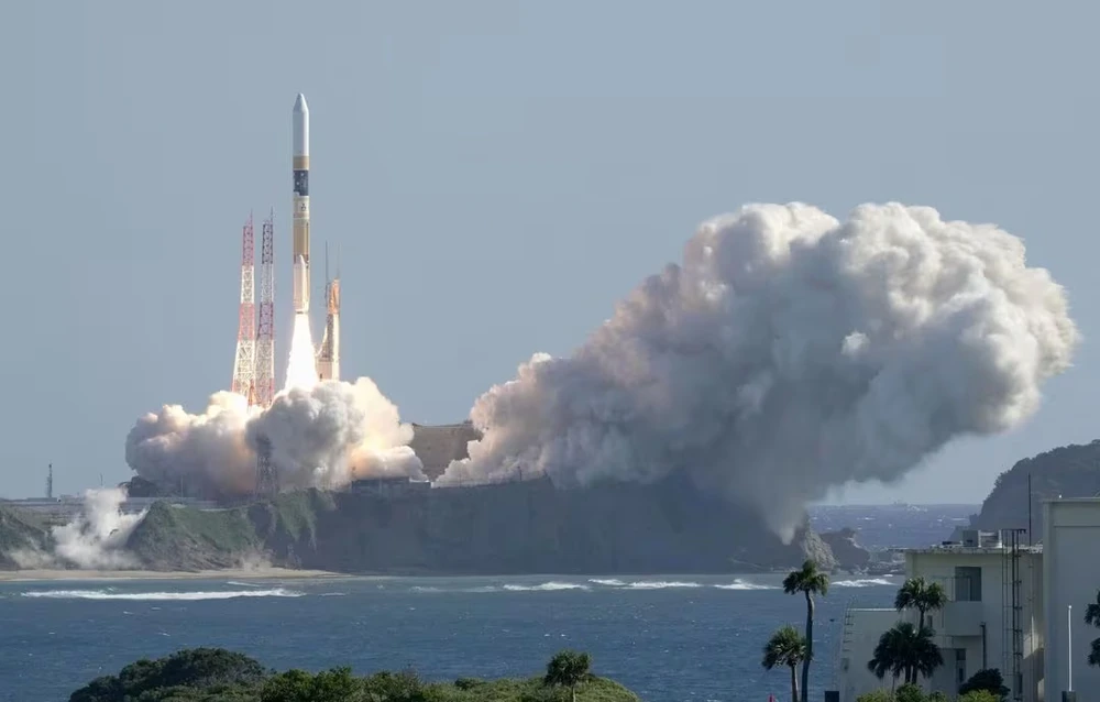Tên lửa H-IIA mang theo tàu đổ bộ mặt trăng của cơ quan vũ trụ quốc gia được phóng tại Trung tâm vũ trụ Tanegashima trên đảo Tanegashima phía tây nam Nhật Bản được chụp vào ngày 7/9/2023. @Reuters 