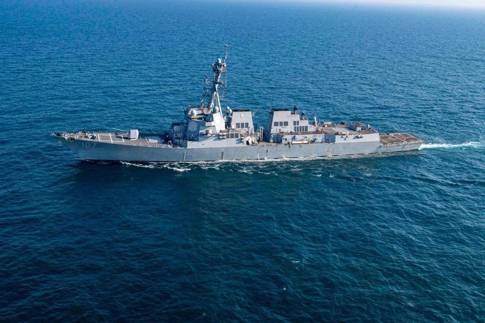 Tàu USS Gravely của Mỹ tuần tra Biển Đỏ vào tháng 12/2023.