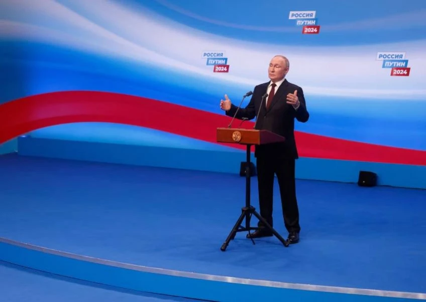 Ứng cử viên tổng thống Nga và Tổng thống đương nhiệm Vladimir Putin phát biểu sau khi các điểm bỏ phiếu đóng cửa, tại Moscow, Nga, ngày 18 tháng 3 năm 2024. ẢNH: Reuters