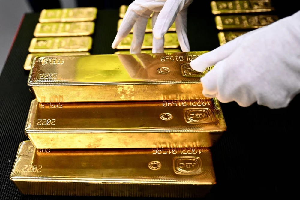 Vàng thế giới 2/4: 68,4 triệu đồng/lượng, vàng giảm do đồng đô la Mỹ cao hơn