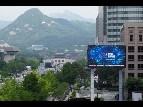 Một màn hình hiển thị thông báo về Hội nghị thượng đỉnh AI Seoul ở Seoul, Hàn Quốc, Thứ Ba, ngày 21/5/2024.