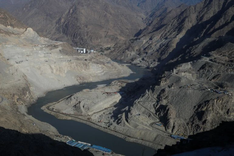 Sông Indus nằm giữa quận Kohistan ở Khyber Pakhtunkhwa và quận Diamer ở ​​Gilgit Baltistan, Pakistan, vào ngày 7/10/2023 [Akhtar Soomro/Reuters]