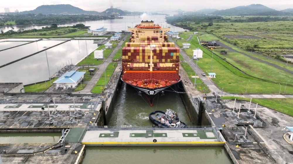 Tàu container MSC Marie đang di chuyển qua Kênh đào Panama trong bức ảnh do Cơ quan quản lý kênh đào Panama công bố ngày 30/8. | AFP-JIJI