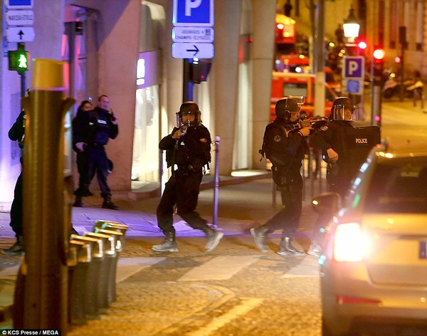 Cảnh sát truy lùng thủ phạm ở khu vực Champs-Elysées 