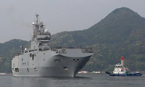 Tàu Mistral của Pháp cập cảng Nhật Bản. Ảnh: Reuters 
