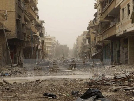 Cảnh đổ nát tại Deir al-Zor, Syria sau các cuộc không kích. (Nguồn: REUTERS/TTXVN