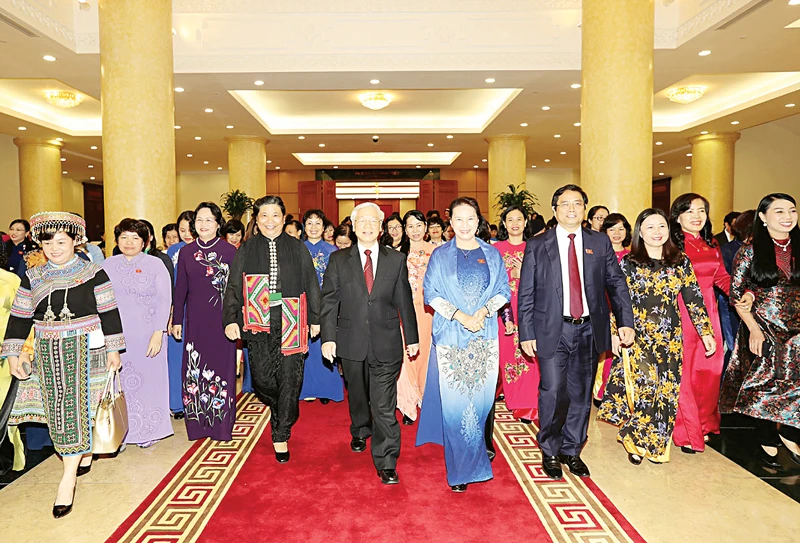Tổng Bí thư Nguyễn Phú Trọng gặp mặt các nữ đại biểu Quốc hội