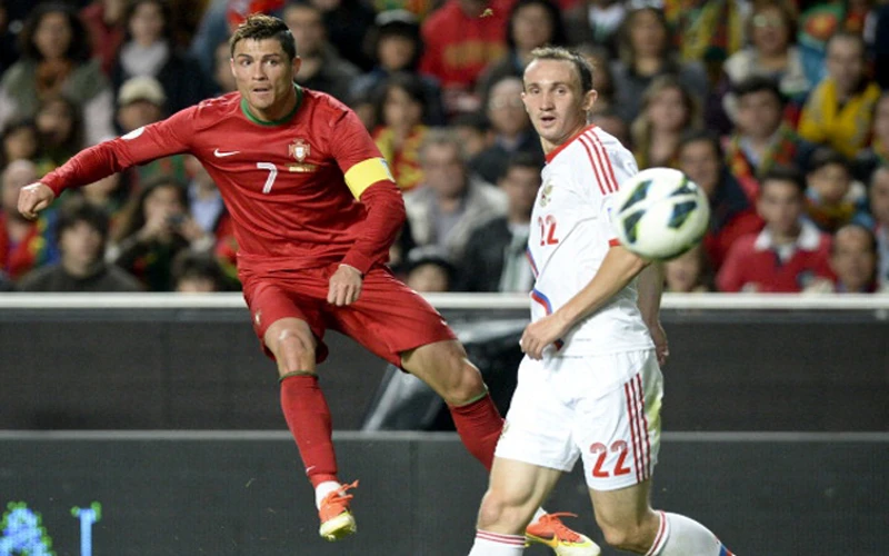 Cristiano Ronaldo (trái, Bồ Đào Nha) sẽ tỏa sáng trong trận đấu với tuyển Nga.