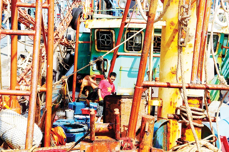 Tàu vỏ thép đóng mới theo Nghị định 67 tại Bình Định bị hư hỏng