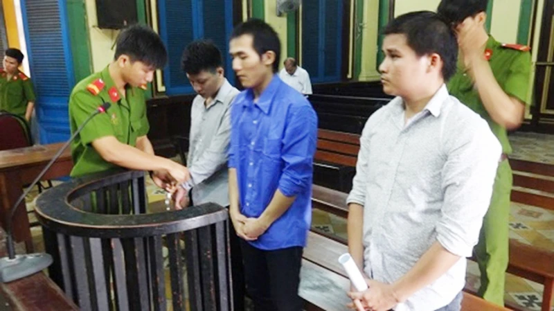 Các đồng bọn của Hiền tại phiên xử sơ thẩm vào tháng 1-2015
