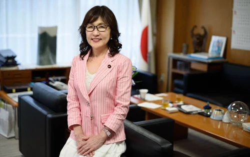 Bà Tomomi Inada - Bộ trưởng Quốc phòng Nhật Bản. (Ảnh: Bloomberg)