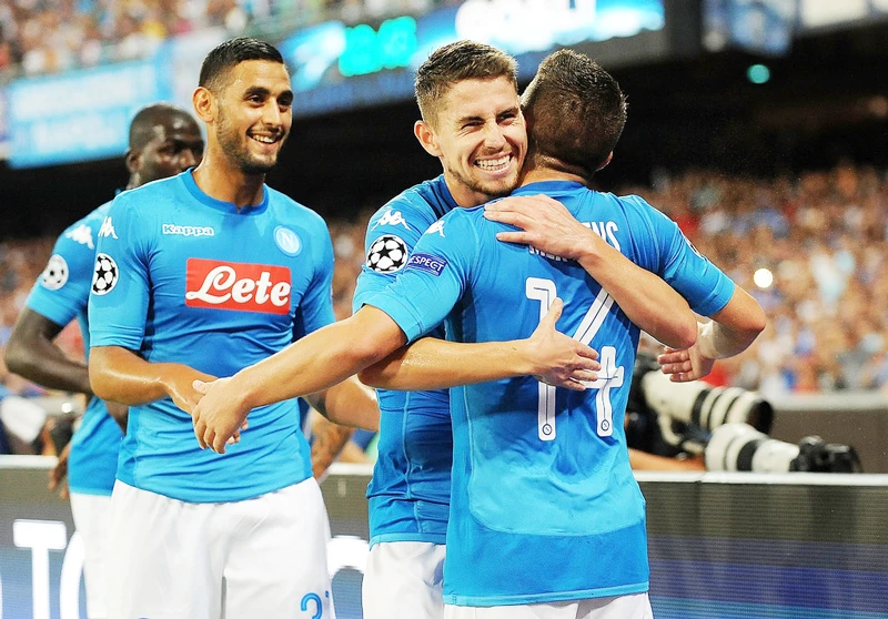 Các cầu thủ Napoli hài lòng với lần trở lại đầu tiên tại sân chơi Champions League.
