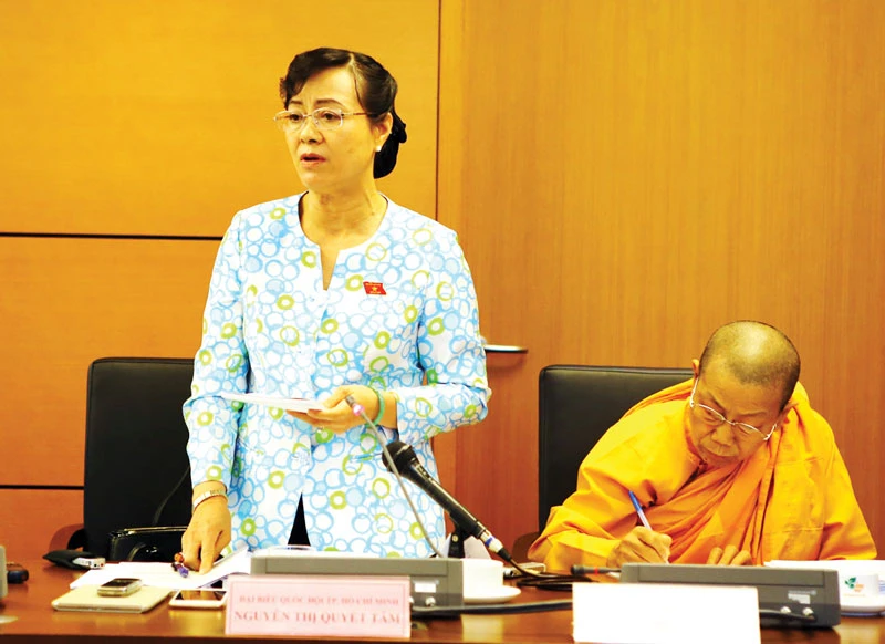 Đại biểu Nguyễn Thị Quyết Tâm (TPHCM) phát biểu tại phiên thảo luận tổ