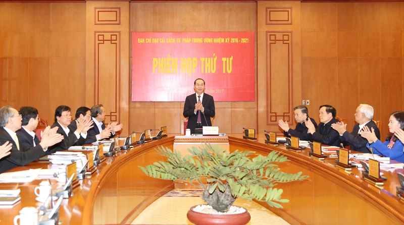Chủ tịch nước Trần Đại Quang chủ trì phiên họp thứ 4 Ban Chỉ đạo cải cách tư pháp Trung ương. Ảnh: VGP/Lê Sơn