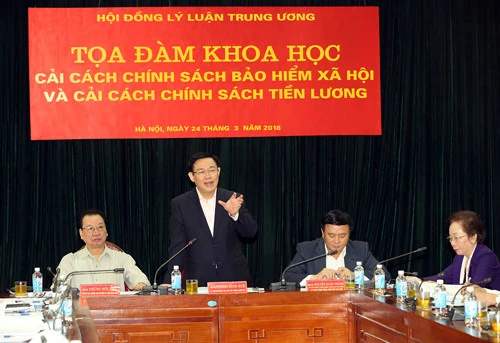 Phó thủ tướng Vương Đình Huệ phát biểu tại tọa đàm. Ảnh: VGP