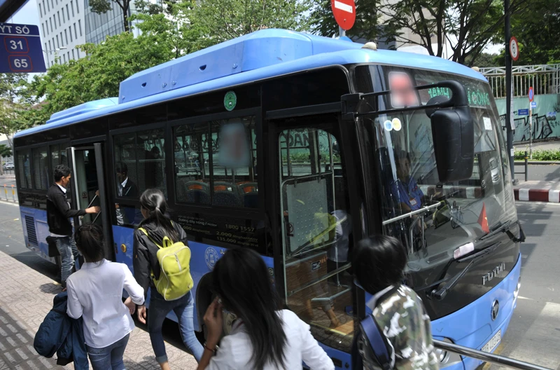 Sắp có tuyến xe buýt sử dụng nhiên liệu sạch hoạt động trong Khu đô thị Đại học Quốc gia. ẢNH: CAO THĂNG