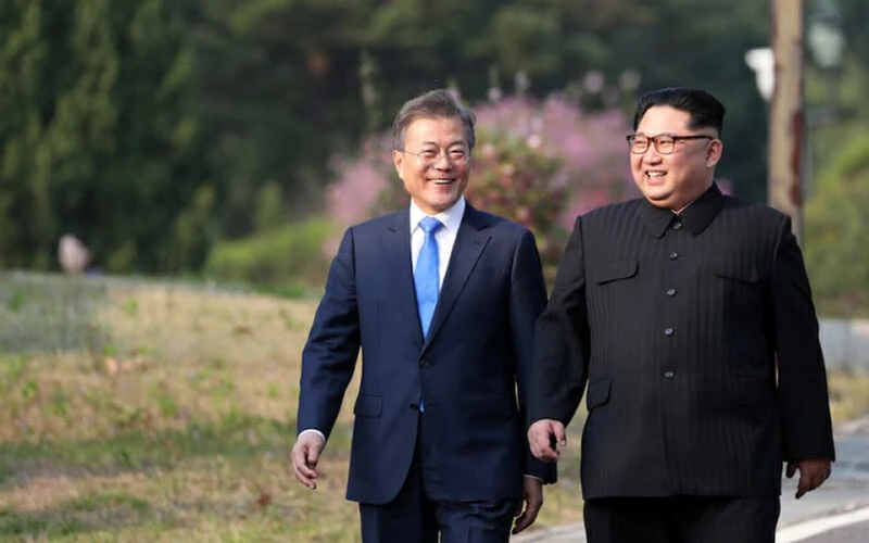 Tổng thống Hàn Quốc Moon Jae-in và nhà lãnh đạo Triều Tiên Kim Jong-un. (Nguồn: International Policy Digest)