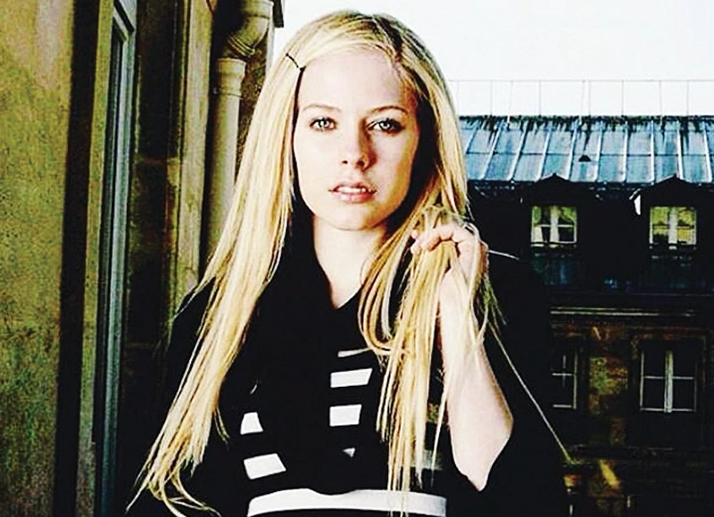 Avril Lavigne trở lại làng âm nhạc Mỹ 