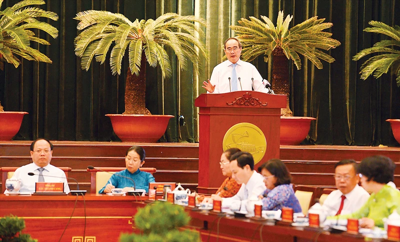 Bí thư Thành ủy TPHCM Nguyễn Thiện Nhân phát biểu tại Hội nghị Thành ủy Ảnh: Việt Dũng