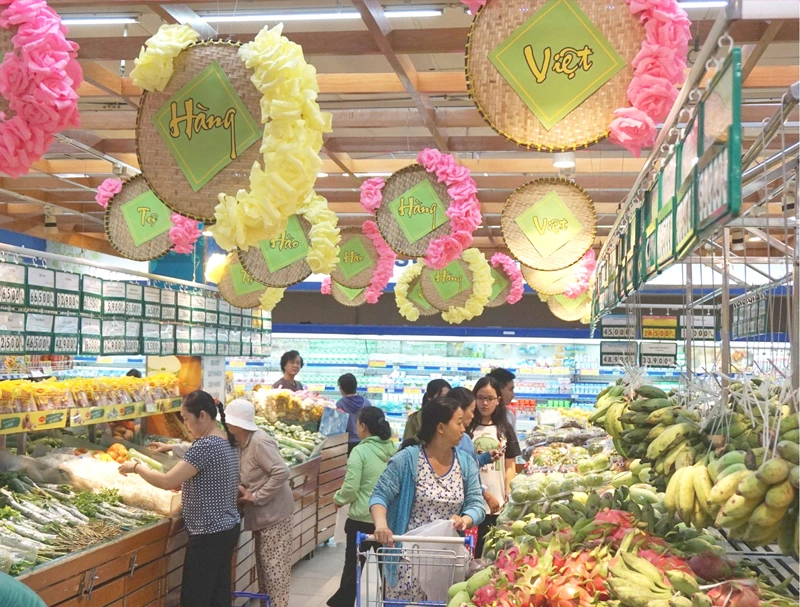 Hàng nông sản do các HTX sản xuất được bày bán tại các siêu thị phục vụ người dân TPHCM