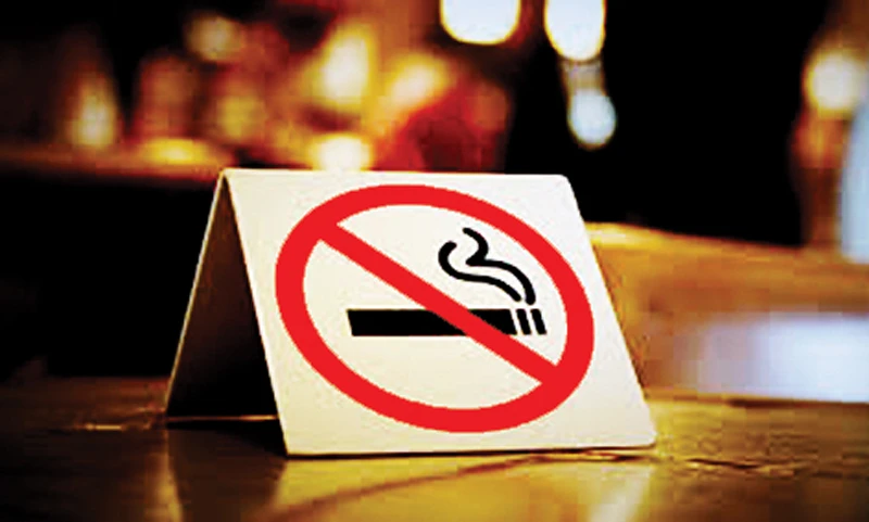 Malaysia cấm hút thuốc lá ở khu vực kinh doanh ẩm thực