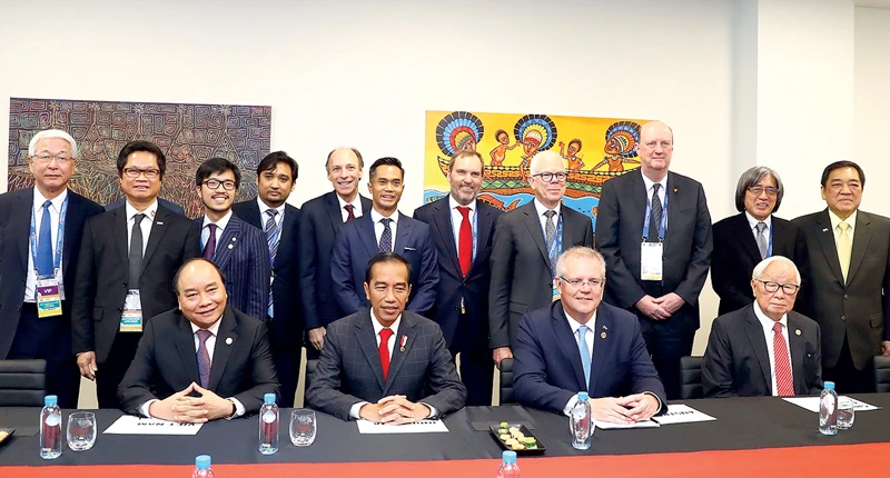Thủ tướng Nguyễn Xuân Phúc dự đối thoại giữa các nhà lãnh đạo APEC với Hội đồng tư vấn doanh nghiệp APEC (ABAC) Ảnh: TTXVN