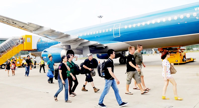 Các hãng hàng không tăng chuyến phục vụ người dân đi lại ngày tết Ảnh: CAO THĂNG