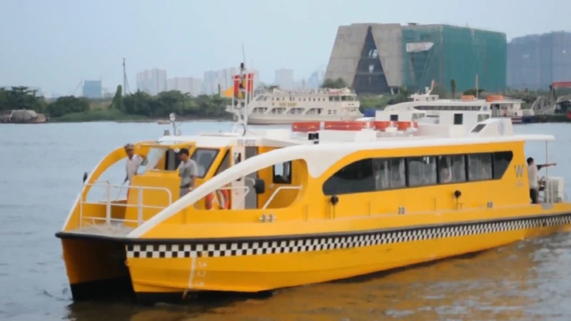  Buýt đường thủy tạo sự sinh động, nét đẹp văn hóa sông nước của TPHCM Ảnh: Hạnh Lê