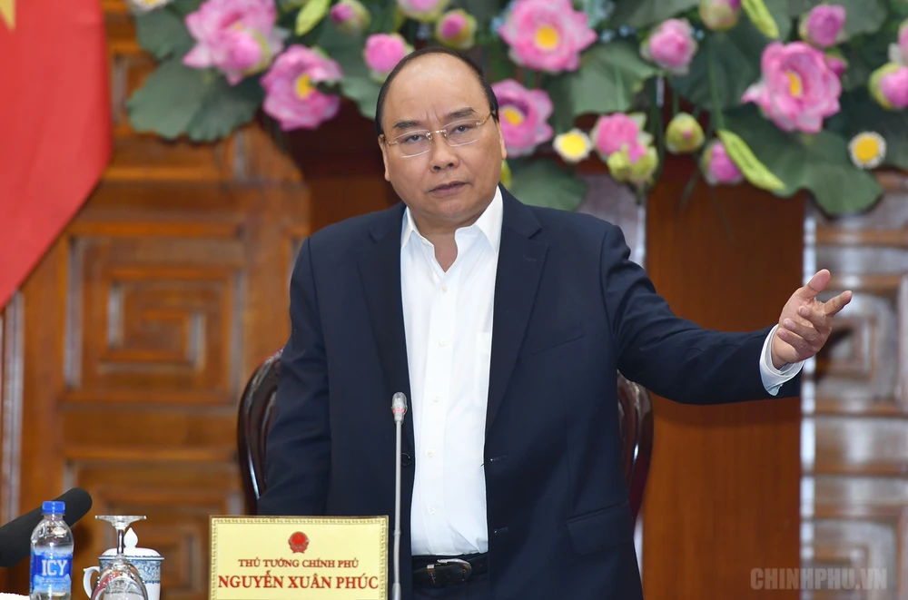 Thủ tướng Nguyễn Xuân Phúc chủ trì cuộc họp Thường trực Chính phủ bàn về một số công tác của Tiểu ban kinh tế-xã hội. Ảnh: VGP