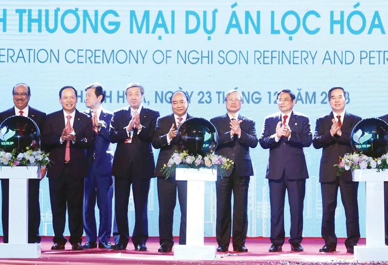 Thủ tướng Nguyễn Xuân Phúc dự Lễ vận hành thương mại Liên hợp Lọc hóa dầu Nghi Sơn tại Khu Kinh tế Nghi Sơn (Thanh Hóa)