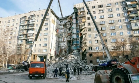 Tòa nhà chung cư tại thành phố Magnitogorsk bị sập một phần sau một vụ nổ khí gas