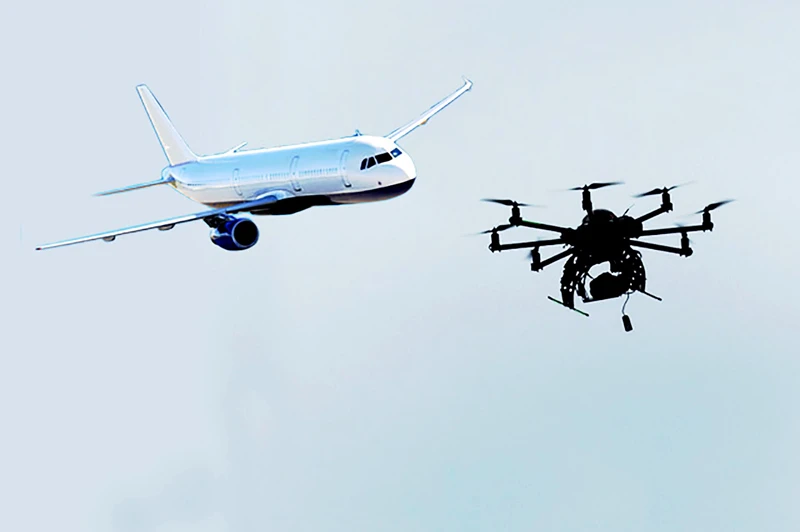 Anh cấm drone hoạt động gần sân bay