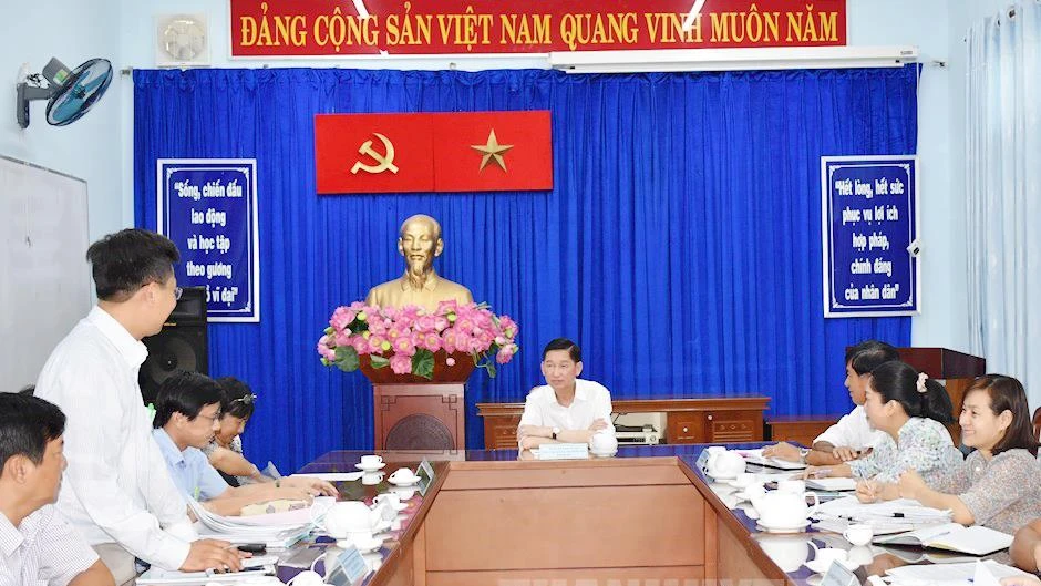 Phó Chủ tịch UBND TPHCM Trần Vĩnh Tuyến chủ trì buổi tiếp công dân. Ảnh: hcmcpv