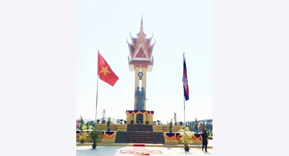 Khánh thành Đài Hữu nghị Việt Nam - Campuchia ở Tây Bắc Campuchia