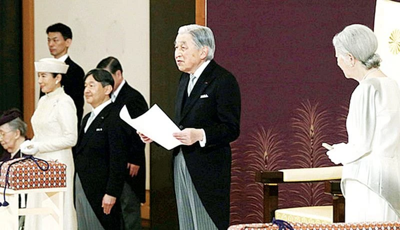 Nhật hoàng Akihito và Hoàng hậu Michiko trong nghi lễ thoái vị ngày 30-4