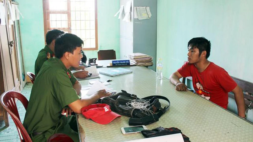 Lực lượng công an đang lấy lời khai đối với Nguyễn Thanh Hãn
