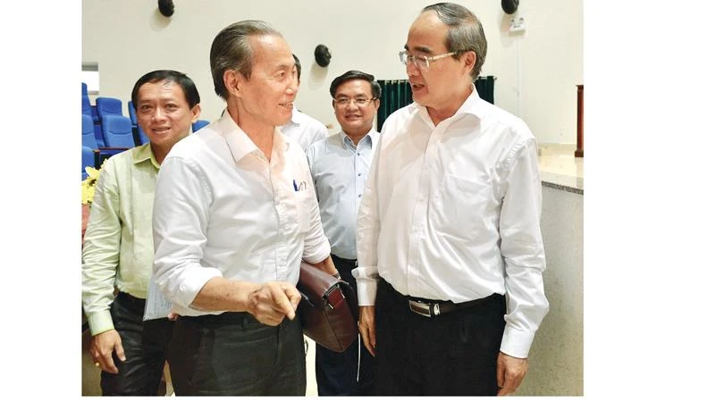 Bí thư Thành ủy TPHCM Nguyễn Thiện Nhân tiếp xúc cử tri quận 3 Ảnh: VIỆT DŨNG