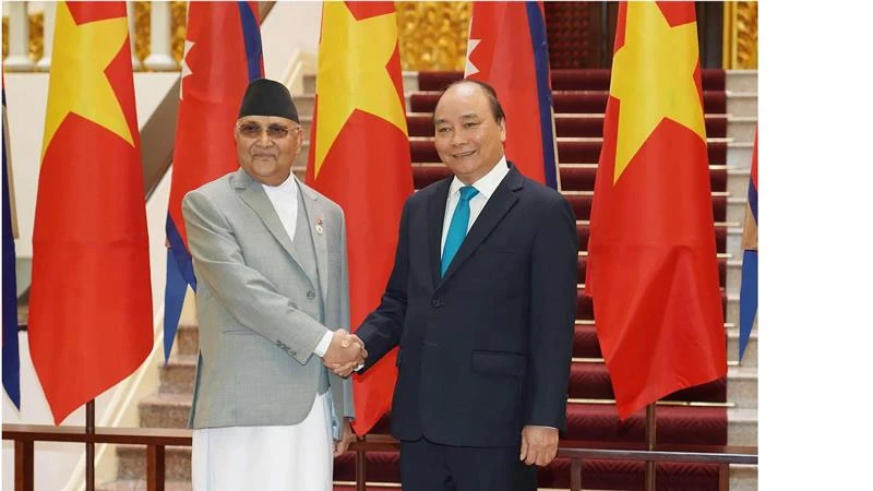 Thủ tướng Nguyễn Xuân Phúc đón Thủ tướng Nepal Sharma Oli Ảnh: VIẾT CHUNG