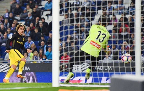 Griezmann và khoảnh khắc ghi bàn vào lưới thủ môn Diego Lopez.