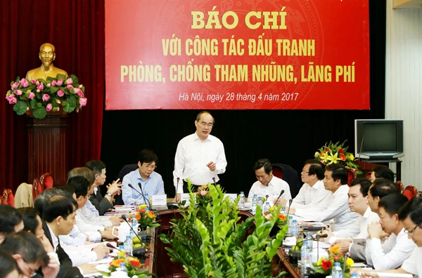 Chủ tịch Ủy ban Trung ương MTTQ Việt Nam Nguyễn Thiện Nhân phát biểu tại hội thảo