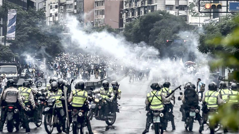 Làn sóng biểu tình bạo lực tiên tục xảy ra tại Venezuela trong những ngày gần đây