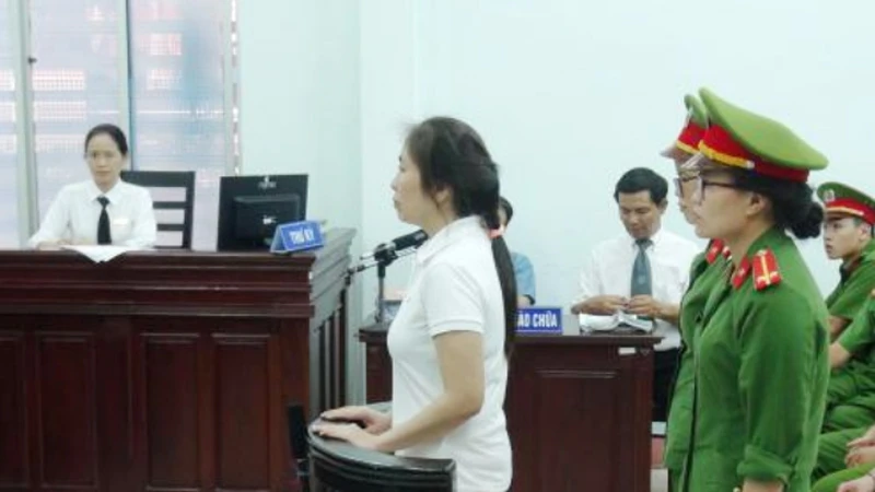 Bị cáo Nguyễn Ngọc Như Quỳnh nghe Hội đồng xét xử tuyên án. Ảnh: TTXVN