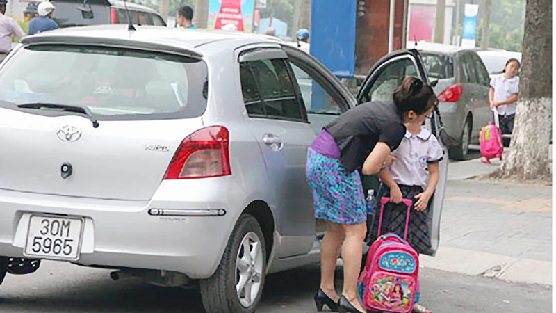 Mua ô tô là khuynh hướng phổ biến trong gia đình trẻ Việt Nam hiện nay